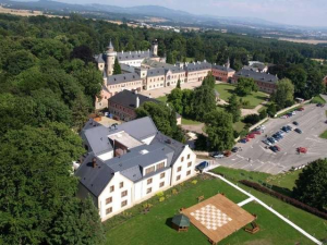 Schlosshotel Sychrov - Hotels, Pensionen | hportal.de